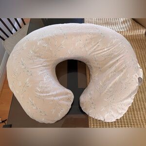 Boppy Neutral Leaf-Print Nursing Pillow Cover